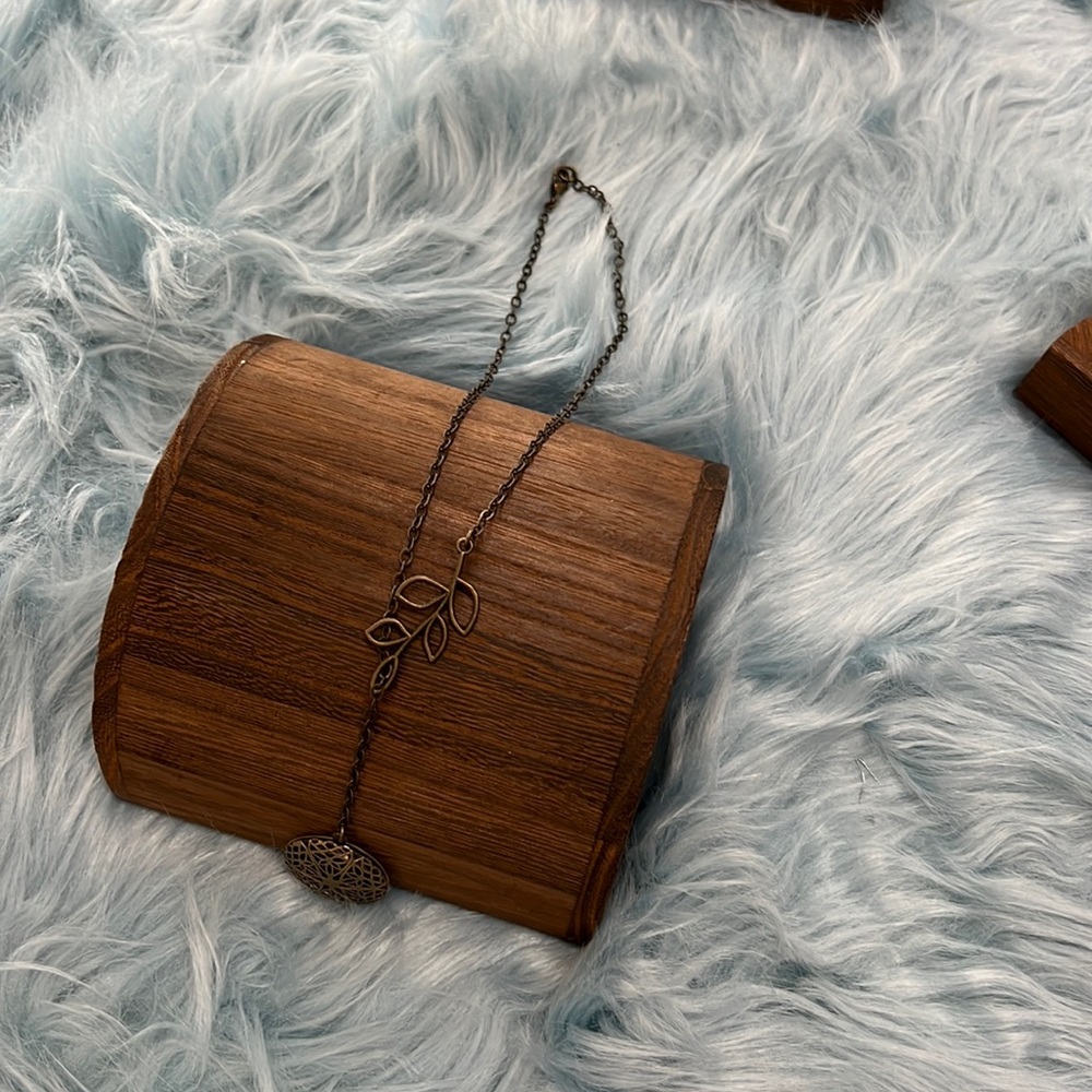 Bronze Aroma Therapy Necklace! Comes with Lavender Oil